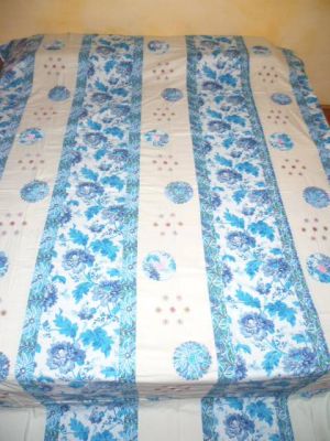 Tagesdecke Baumwolle weiß-blau mit Applikationen – L