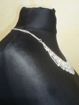 Filigranes Collier mit Glöckchen