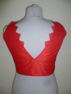 Saribluse 'Choli' rot mit gezacktem Ausschnitt