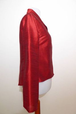 Blusenjacke 'Antelope' aus indischer Khadi-Seide rubinrot