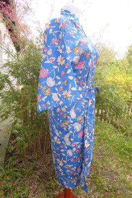 Morgenmantel aus Baumwolle blau mit Blumenprint