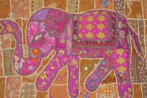 Wandbehang 'Elefant' in fuchsia und ocker