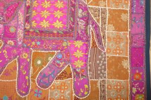 Wandbehang 'Elefant' in fuchsia und ocker