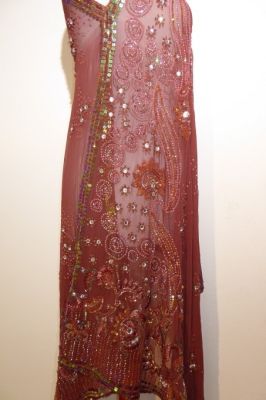 Dupatta Georgette rotbraun mit grünen Pailletten