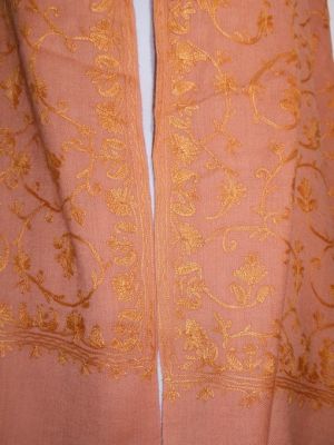 Wollschal corall-orange mit filigraner all-over-Stickerei