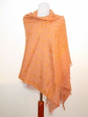 Wollschal corall-orange mit filigraner all-over-Stickerei
