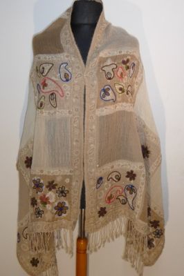 Wollschal 'boiled wool' bestickt beige-creme