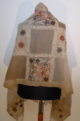 Wollschal 'boiled wool' bestickt beige-creme
