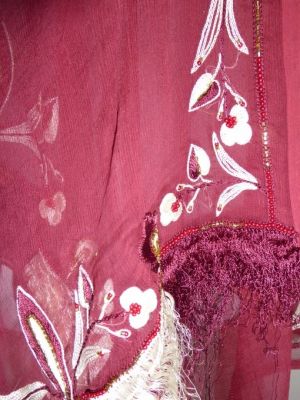 Dupatta Seidenchiffon weinrot mit weißer Stickerei