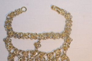 Handschmuck goldfarben