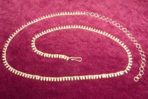 Bauchkette aus goldfarbenem Metall