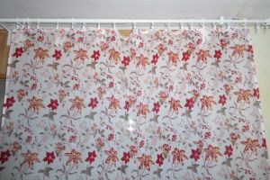 Gardinenschal 'Jaipur' aus feiner Baumwolle mit Blumenprint - weiß-rot