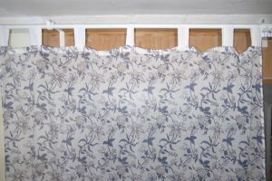 Gardinenschal 'Jaipur' aus feiner Baumwolle mit Blumenprint - weiß-blau
