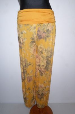 Bequeme Hose aus Viskose gelb mit Blumenprint