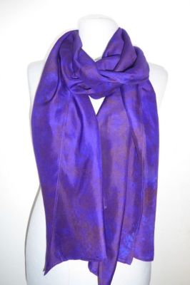 Schal Crepeseide handgebatikt violett-braun