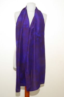 Schal Crepeseide handgebatikt violett-braun