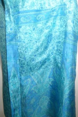 Morgenmantel Seide hellblau, Kimono Vintage aus Sariseide mit Paisley-Print