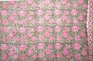 Baumwollstoff 'Jaipur' graugrün-rosa mit Blumenprint