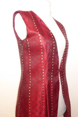 Weste Upcycling aus weinrotem Seidenbrokat