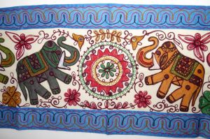 Wandbehang mit Elefanten-Motiv weiß mit blauem Rand