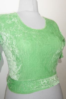 Saribluse 'Choli' aus hellgrünem Samt