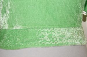 Saribluse 'Choli' aus hellgrünem Samt