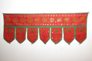 Tür-Vorhang Toran rot I mit Stickerei und Spiegeln, indischer Türschmuck bestickt