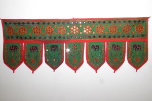 Tür-Vorhang Toran dunkelgrün mit Stickerei und Spiegeln, indischer Türschmuck bestickt