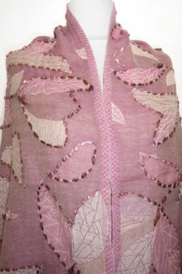 Wollschal 'boiled wool' bestickt mauve-rosé
