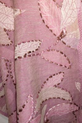 Wollschal 'boiled wool' bestickt mauve-rosé