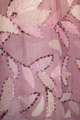 Wollschal 'boiled wool' bestickt mauve-rosé