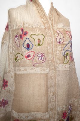 Wollschal 'boiled wool' bestickt beige-creme II
