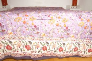 Quilt 'Blockprint' zweiseitig violett-weiß