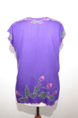 Sommertop mit Blumenstickerei - violett