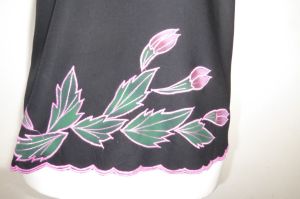 Sommertop mit Blumenstickerei - schwarz