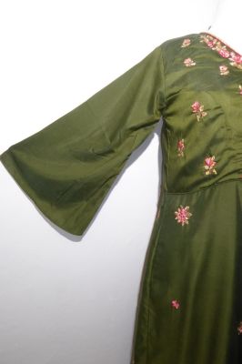 Bodenlanges indisches Kleid olivgrün mit Stickerei, Kleid 'Angrakah' aus reiner Viskose