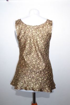 Seidentop 'Anandi' oliv-hellbeige mit kleinen Blumen