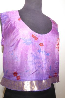 Seidentop flieder mit Blumenprint und Goldborte