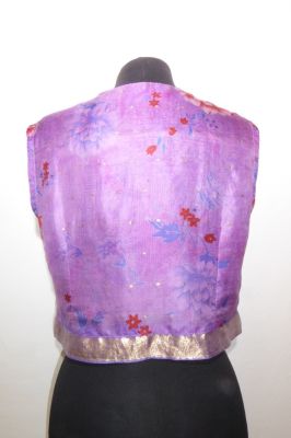 Seidentop flieder mit Blumenprint und Goldborte