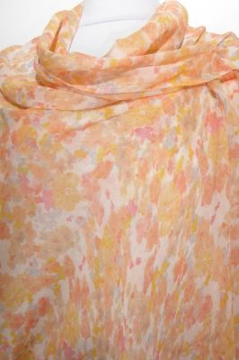 Seidenschal XL apricot-rosé mit zarten Blumenmustern