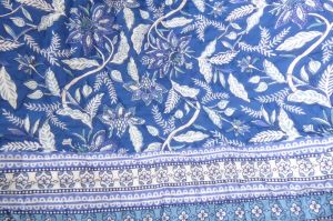 Quilt 'Blockprint' mit zwei Schauseiten - blau-weiß