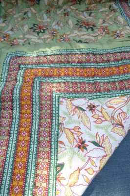 Quilt 'Blockprint' mit zwei Schauseiten - hellgrün-weiß