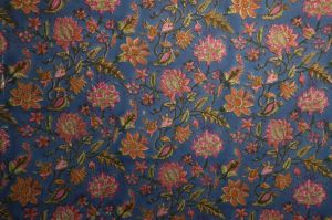 Baumwollstoff 'Jaipur' saphirblau mit floralen Mustern