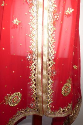 Dupatta Georgette rot mit Perlenstickerei