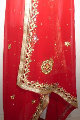 Dupatta Georgette rot mit Perlenstickerei