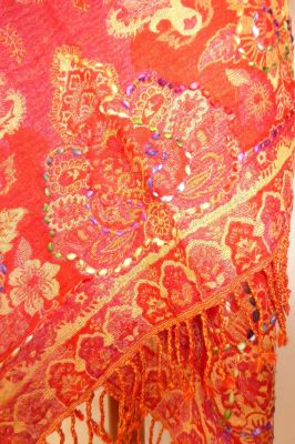Wollschal 'boiled wool' bestickt rot-beige II