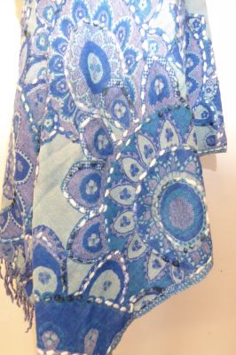 Wollschal 'boiled wool' bestickt hellblau 'Double Face'