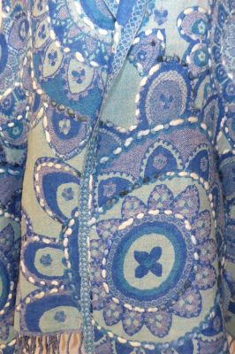 Wollschal 'boiled wool' bestickt hellblau 'Double Face'