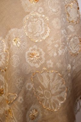 Wollschal 'boiled wool' bestickt sand-hellbeige