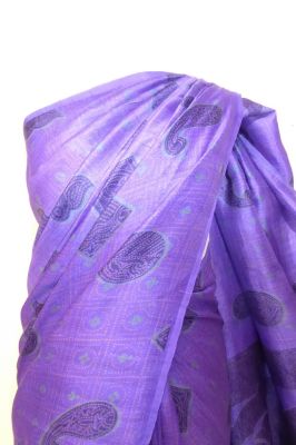 Seidensari violett mit Paisleys und Kreismustern